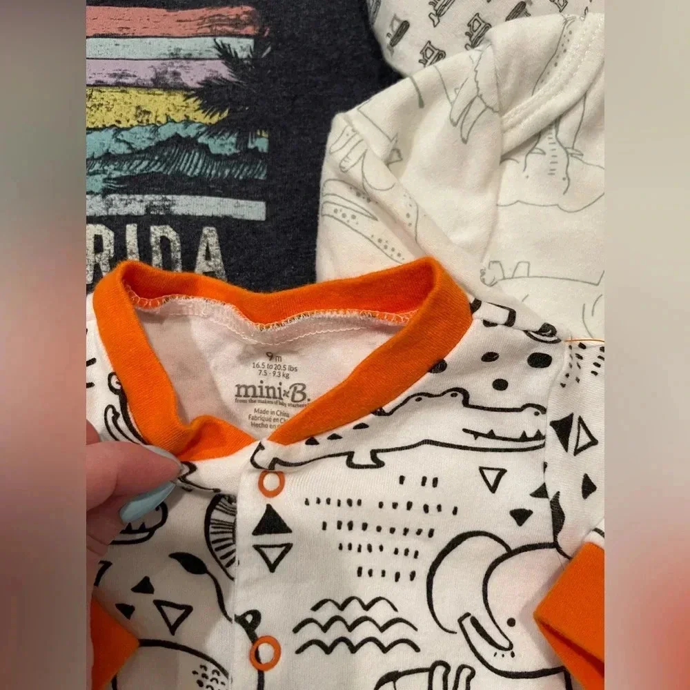 Baby boy bundle of bodysuits and one pajamas 9M‎